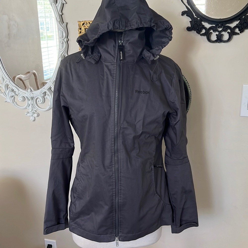 Reebok rain jacket in size M